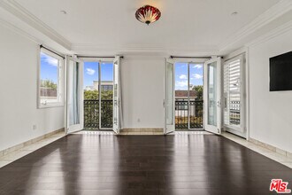 11952 Montana Ave in Los Angeles, CA - Building Photo - Building Photo