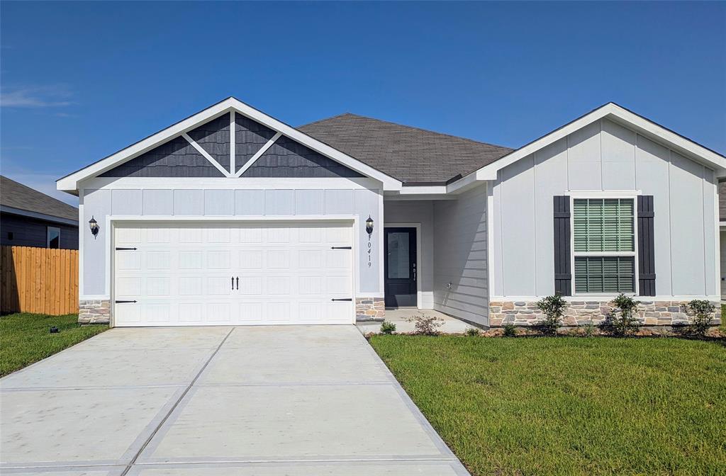 10419 Red Cardinal Dr in Cleveland, TX - Building Photo