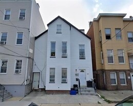 107 Hancock Ave in Jersey City, NJ - Building Photo