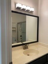 Manhattan Regency in Los Angeles, CA - Foto de edificio - Building Photo