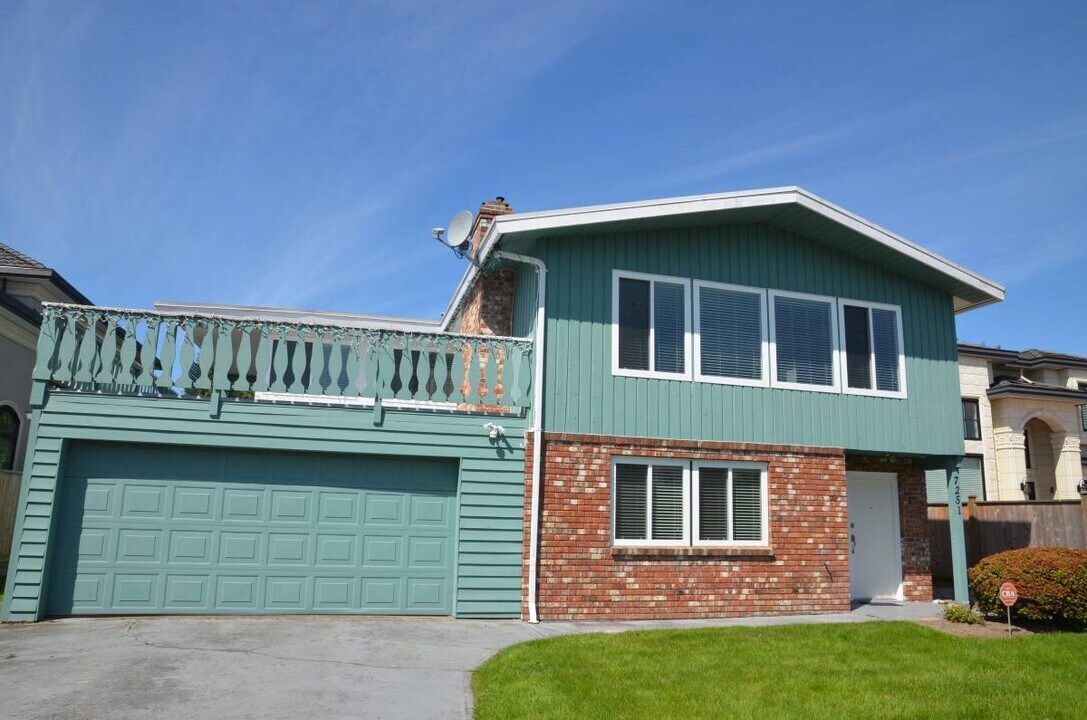 7251 Parry St in Richmond, BC - Building Photo