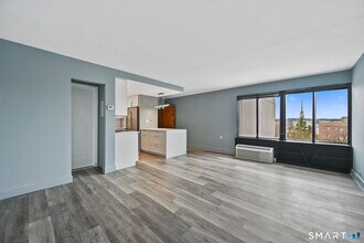 60 Strawberry Hill Ave in Stamford, CT - Foto de edificio - Building Photo