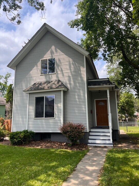 508 Mill St in Elgin, IL - Building Photo