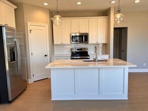 448 S 91st St in West Des Moines, IA - Building Photo - Building Photo