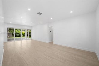 1617 Washington St in Hollywood, FL - Foto de edificio - Building Photo