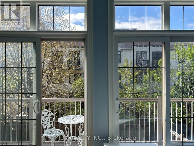 197 Townsgate Dr in Vaughan, ON - Building Photo - Building Photo