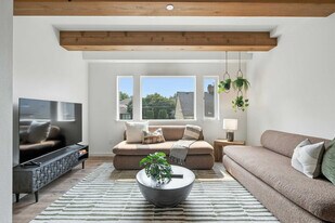 925 NE 23rd Ave in Portland, OR - Building Photo