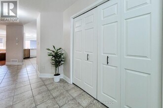 112 Meadow Wood Crescent in Hamilton, ON - Building Photo - Building Photo