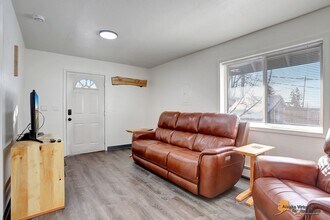 1890 E 58th Ave in Anchorage, AK - Building Photo - Building Photo