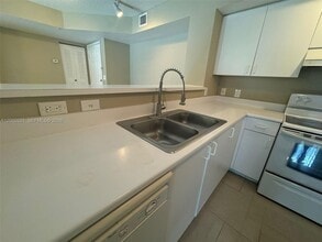 111 Yacht Club Way, Unit 107 in Hypoluxo, FL - Building Photo - Building Photo