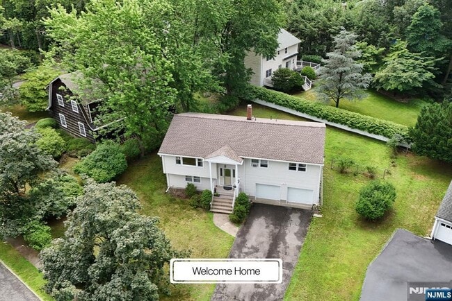 504 Corella Ct in Ridgewood, NJ - Building Photo - Building Photo