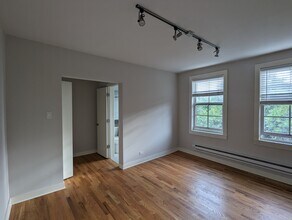 2430 N Kedzie Blvd, Unit 202 in Chicago, IL - Foto de edificio - Building Photo