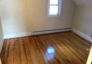 67 Flint St, Unit 2 in Somerville, MA - Building Photo - Building Photo