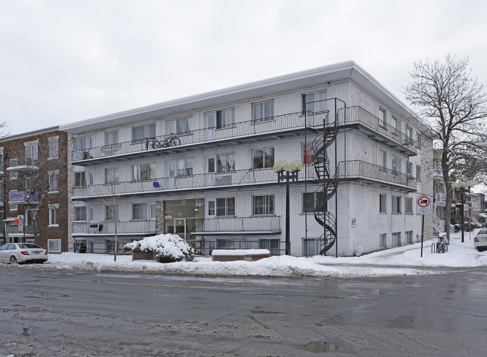 3930 Masson in Montréal, QC - Building Photo