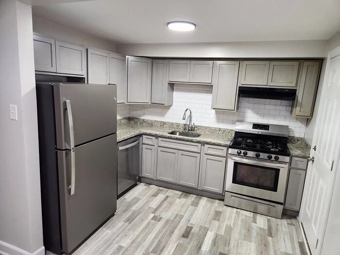 335 Southeastern Terrace in Essex, MD - Building Photo