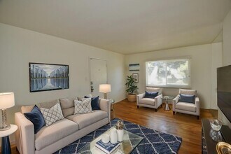 6644 Woodman Ave-Unit -06 in Los Angeles, CA - Building Photo - Building Photo