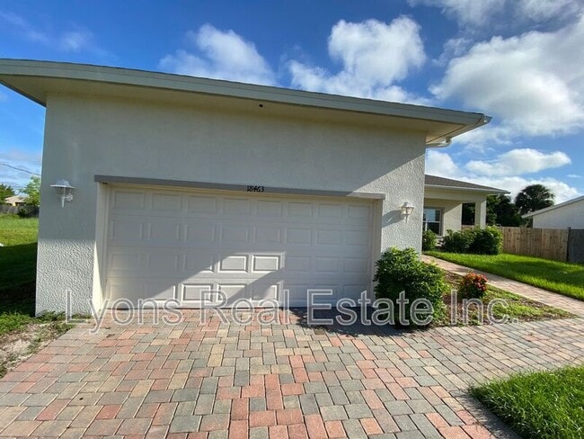 18463 Van Nuys Cir in Port Charlotte, FL - Building Photo - Building Photo