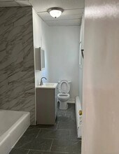 651 Maple St, Unit 2 in Bridgeport, CT - Building Photo - Building Photo