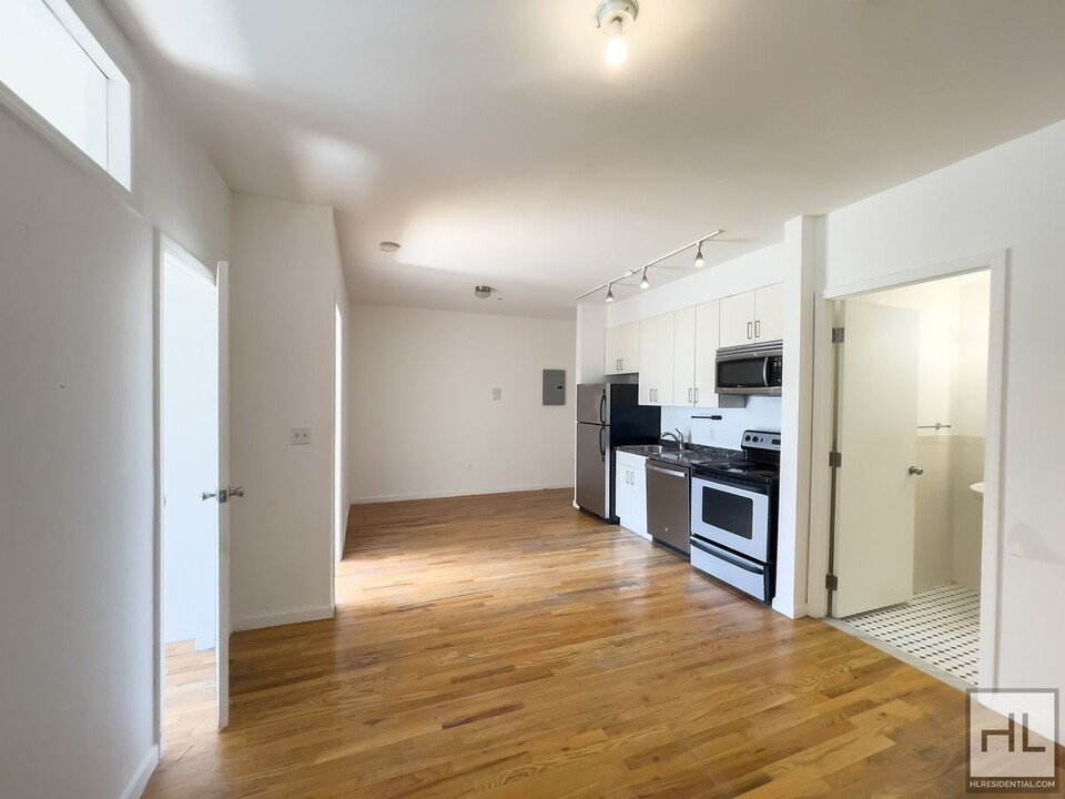 324 Melrose St in Brooklyn, NY - Building Photo
