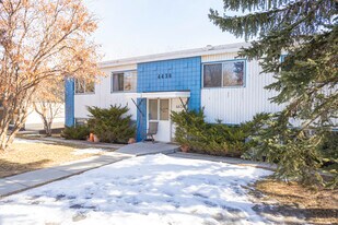 4436 4 St NW in Calgary, AB - Building Photo