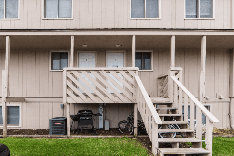 814 W Hillcrest Dr-Unit -E in Dekalb, IL - Foto de edificio