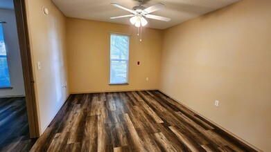 126 Rhodes Ave in Springdale, AR - Foto de edificio - Building Photo