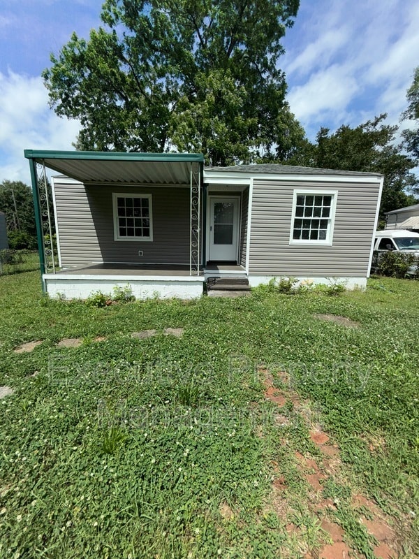 property at 914 21st St SW