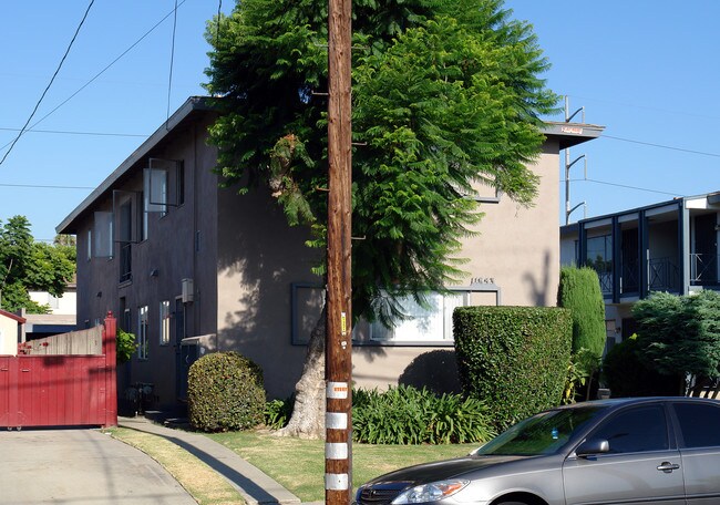 11853 Truro Ave in Hawthorne, CA - Building Photo - Building Photo