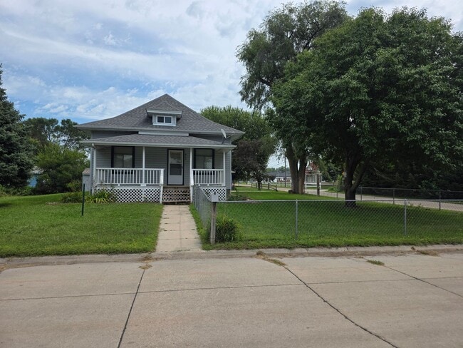 property at 815 S Boxelder St