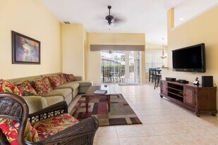 8171 Fan Palm Way in Kissimmee, FL - Building Photo