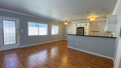 1231 Robinson Avenue in San Diego, CA - Foto de edificio - Interior Photo