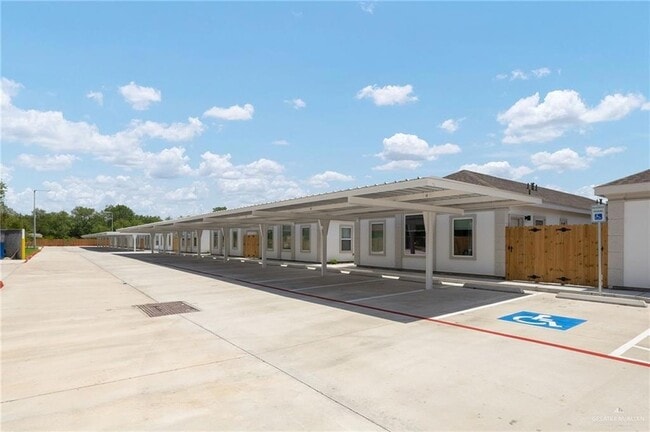 740 N Alamo Rd, Unit 1 in Edinburg, TX - Building Photo - Building Photo
