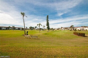 29 High Point Cir E in Naples, FL - Building Photo