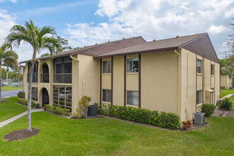 Pine Ridge South in Greenacres, FL - Building Photo - Building Photo