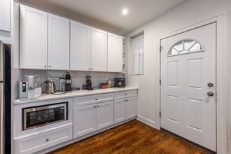 2723 W Logan Blvd, Unit 1 in Chicago, IL - Building Photo - Building Photo