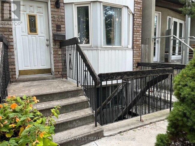 property at 537 Roxton Rd