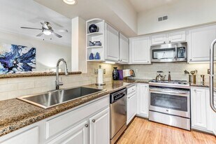 499 Carnarvon Dr in Houston, TX - Building Photo