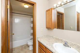 Whitman Park Apartments in Oconomowoc, WI - Building Photo - Interior Photo