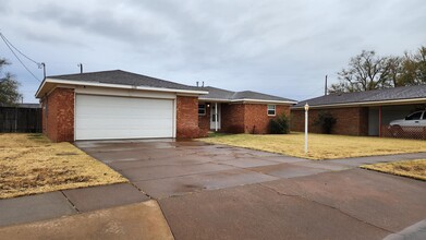 128 Cooper Ct in Clovis, NM - Building Photo - Building Photo