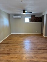 4605 Gollihar Rd in Corpus Christi, TX - Building Photo