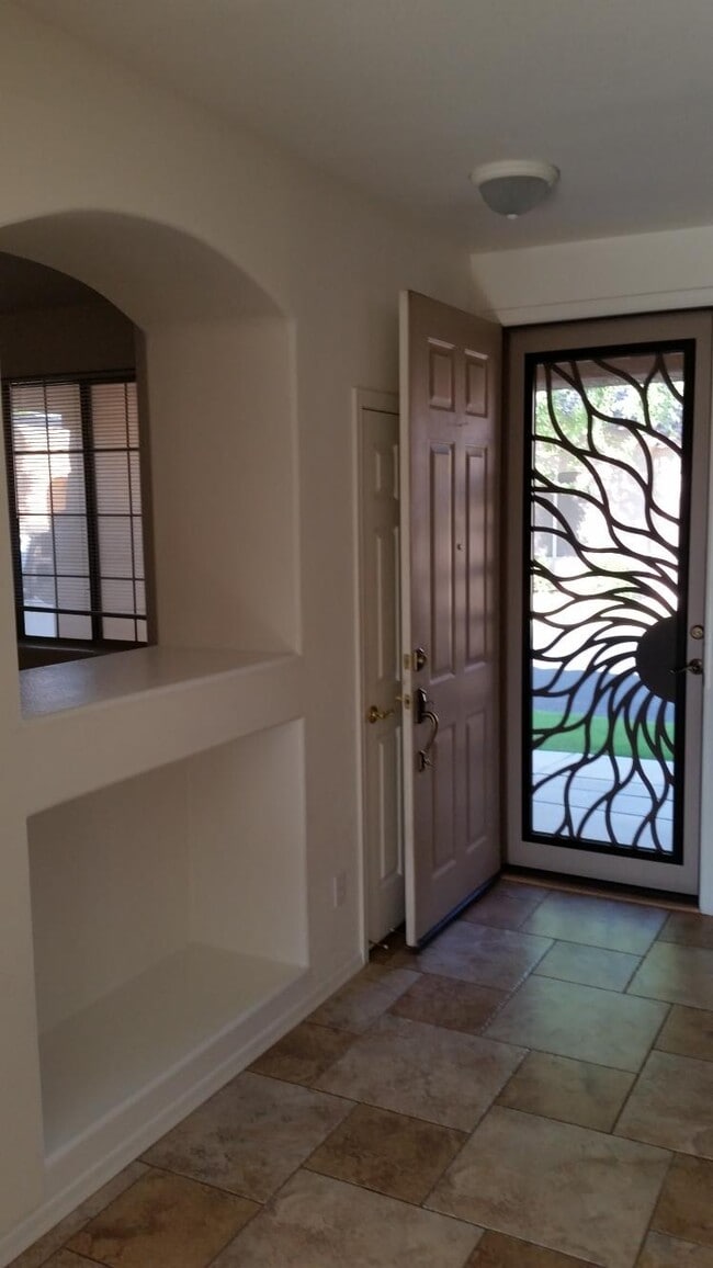 2050 S Edgewater in Mesa, AZ - Building Photo - Building Photo