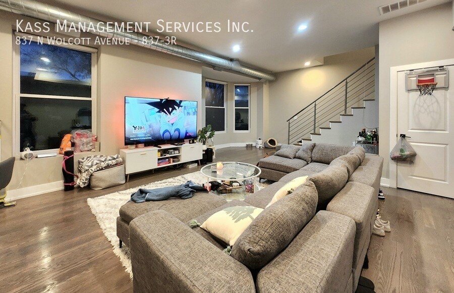 832 N Wolcott Ave, Unit 3r in Chicago, IL - Foto de edificio