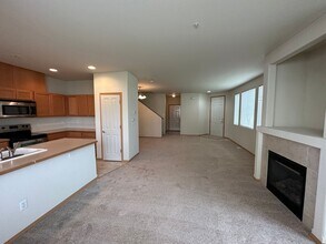 2125 Bobs Hollow Ln in Dupont, WA - Building Photo - Building Photo