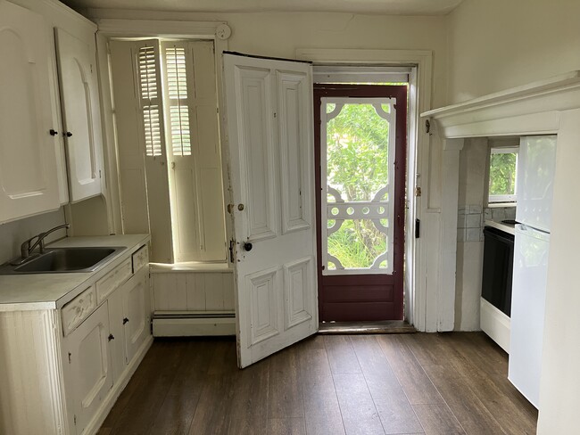 228 W Franklin St, Unit 1 BR, 1BA $975 (utilities included) Topton Pa in Topton, PA - Building Photo - Building Photo