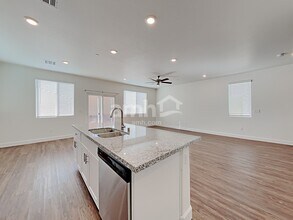 331 Cape Seville Pl in Henderson, NV - Foto de edificio - Building Photo