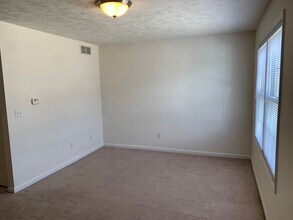 1106 Lockenvitz Ln, Unit 1 in Bloomington, IL - Building Photo - Building Photo