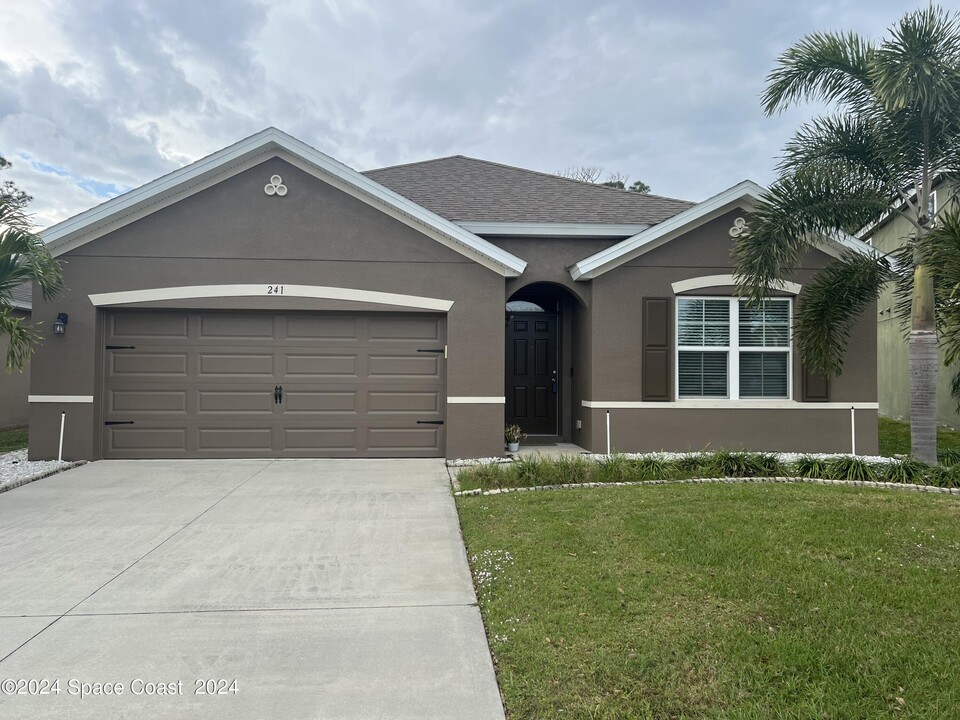 241 Moray Dr in Palm Bay, FL - Building Photo