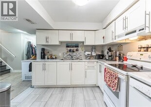 185 Bellingham Dr in Hamilton, ON - Building Photo - Building Photo