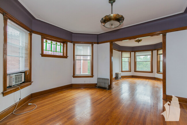 1210 W Addison St, Unit 3 in Chicago, IL - Building Photo - Building Photo