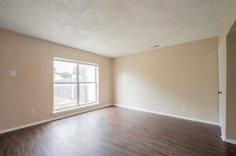 710 Pyramid Dr in Garland, TX - Building Photo - Building Photo